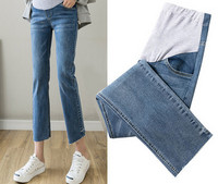 Magas derekú, 9/10-es kismamafarmer letisztult stílusban