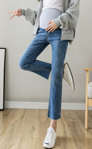 Magas derekú, 9/10-es kismamafarmer letisztult stílusban