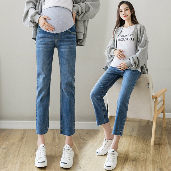 Magas derekú, 9/10-es kismamafarmer letisztult stílusban