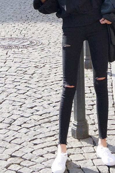 Kõrge vöökohaga rebitud motiividega rasedaks sobivad teksad