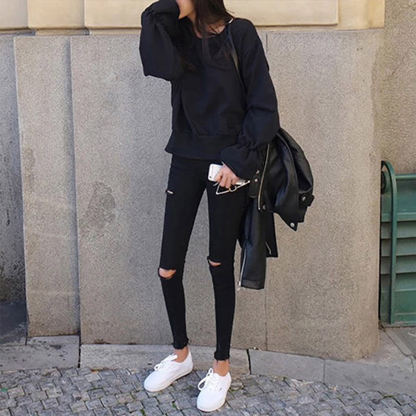 Kõrge vöökohaga rebitud motiividega rasedaks sobivad teksad