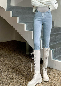 Dámske džínsy s vysokým pásom a vreckami pre tehotné ženy