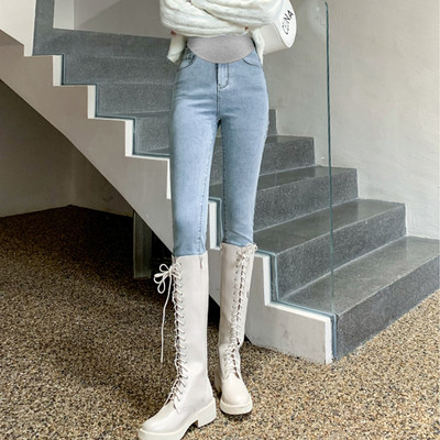 Dámske džínsy s vysokým pásom a vreckami pre tehotné ženy