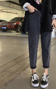 Γυναικείο τζιν για εγκύους σε σκούρα και ανοιχτά χρώματα