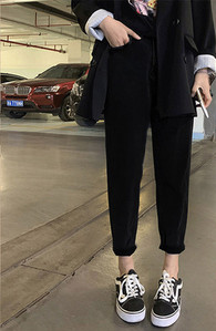 Γυναικείο τζιν για εγκύους σε σκούρα και ανοιχτά χρώματα