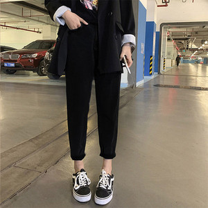 Γυναικείο τζιν για εγκύους σε σκούρα και ανοιχτά χρώματα