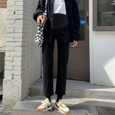 Įprasti džinsai aukštu liemeniu nėščiosioms