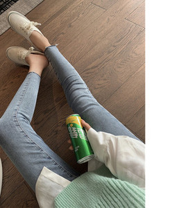 Γυναικεία μοντέρνα τζιν για έγκυες γυναίκες