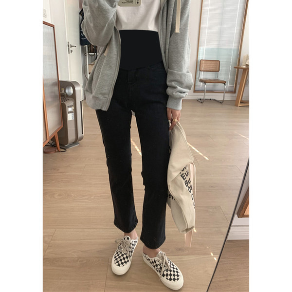 Ženski čisti model traperica visokog struka i dužine 9/10 pogodan za trudnice