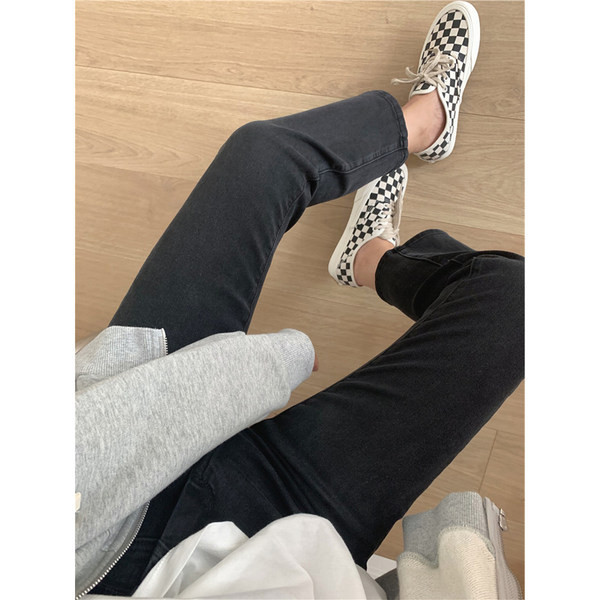 Ženski čisti model traperica visokog struka i dužine 9/10 pogodan za trudnice