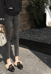 Nový model dámskych džínsov s vysokým pásom - pre tehotné ženy