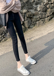 Nový model dámskych džínsov s vysokým pásom - pre tehotné ženy