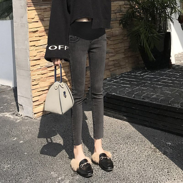 Nový model dámskych džínsov s vysokým pásom - pre tehotné ženy