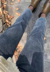 Μοντέρνα γυναικεία τζιν για εγκύους