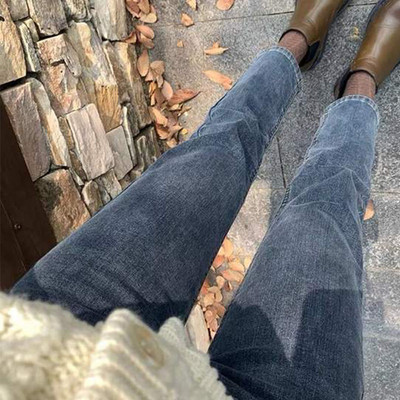 Μοντέρνα γυναικεία τζιν για εγκύους