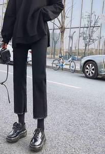 Κομψό τζιν εγκυμοσύνης με ψηλή μέση και φαρδύ μπατζάκι