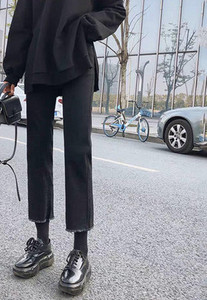 Κομψό τζιν εγκυμοσύνης με ψηλή μέση και φαρδύ μπατζάκι