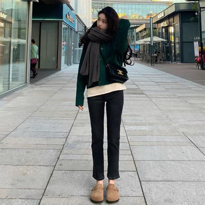 Uus must-sinine naiste teksapükste mudel