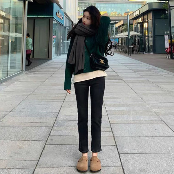 Uus must-sinine naiste teksapükste mudel