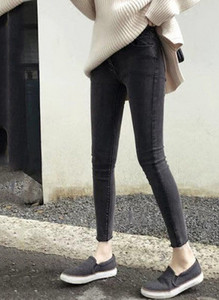 Dámske rifle pre tehotné ženy v tmavej farbe