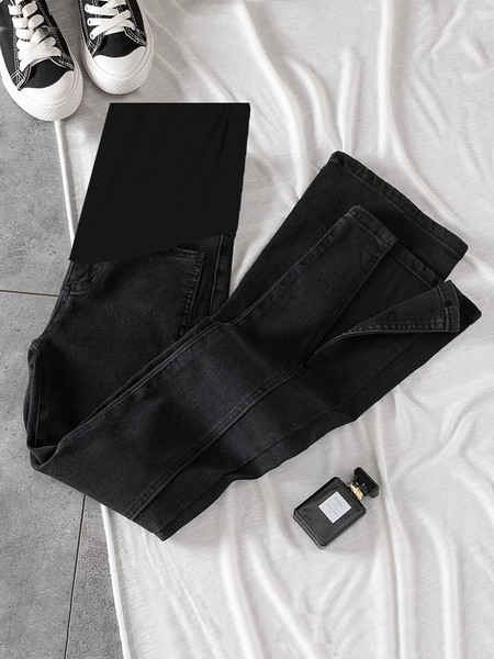 Moderné dámske džínsy s rozparkmi - čierno-modré