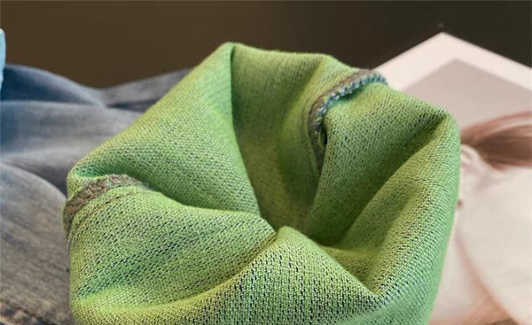 Blugi de dama in culoare deschisa pentru gravide