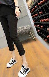 Μοντέρνο ψηλόμεσο τζιν για γυναίκες με τσέπη