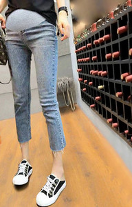 Μοντέρνο ψηλόμεσο τζιν για γυναίκες με τσέπη