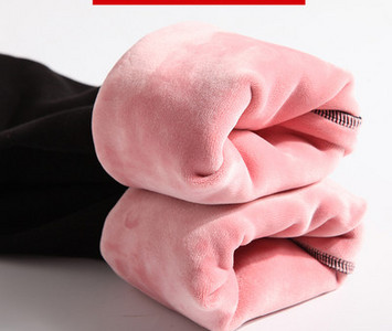 Naiste talveretuusid fliisvoodriga