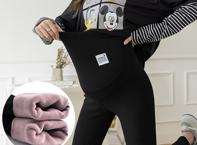 Magas derekú párnázott kismama leggings logóval