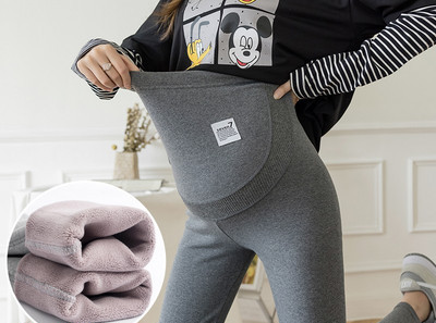 Magas derekú párnázott kismama leggings logóval