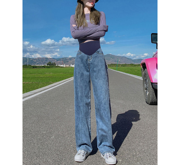 Platūs moteriški džinsai – aukštu juosmeniu ir kišenėmis