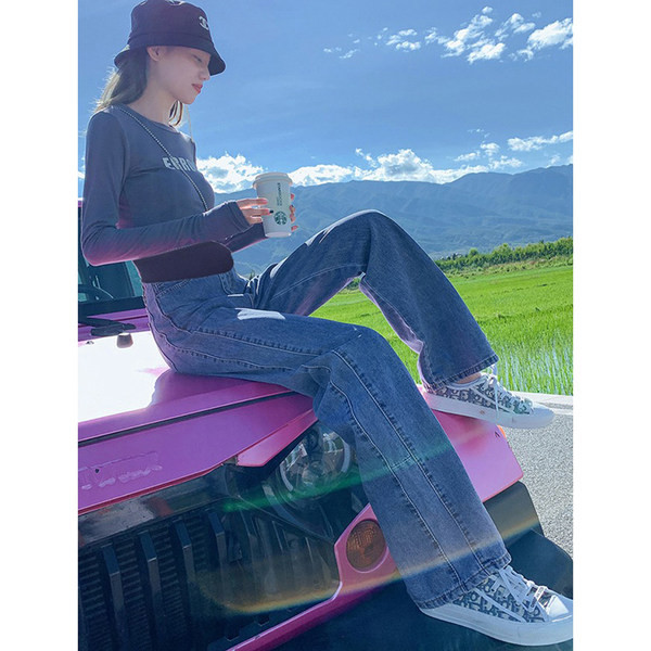 Platūs moteriški džinsai – aukštu juosmeniu ir kišenėmis