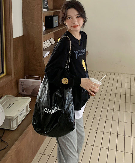 Casual γυναικεία μπλούζα με στάμπα - μαύρο χρώμα