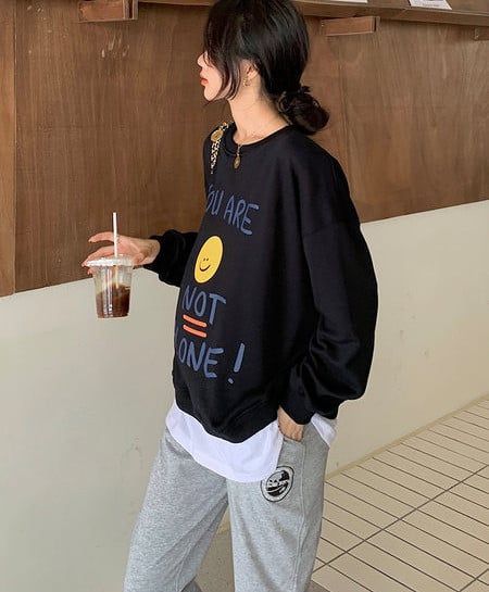 Casual γυναικεία μπλούζα με στάμπα - μαύρο χρώμα