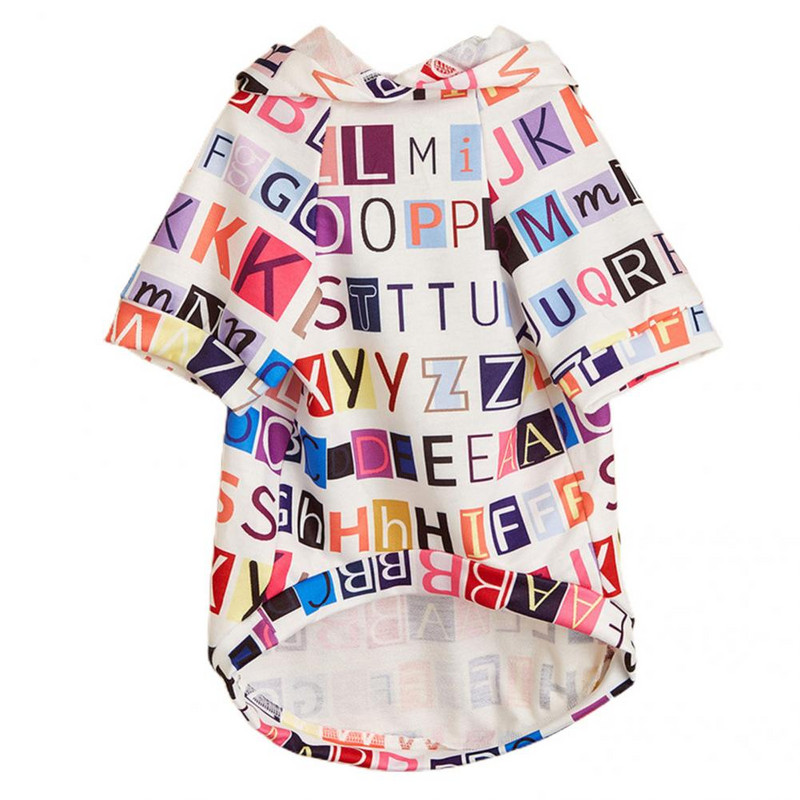 Suurepärane polüestrist kutsikapullover Inglise kirjamustriga õrna tekstuuriga keskmine koer, kass, soe kapuuts Lemmiklooma pildistamisriietus