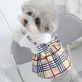 Bowknot kutyapóló csíkos szoknyával Divat alkalmi kisállat nyári tavaszi ruhák kényelmes fekete fehér macska ruha ruházat ruházat