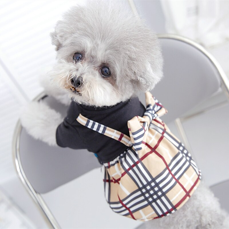 Bowknot kutyapóló csíkos szoknyával Divat alkalmi kisállat nyári tavaszi ruhák kényelmes fekete fehér macska ruha ruházat ruházat