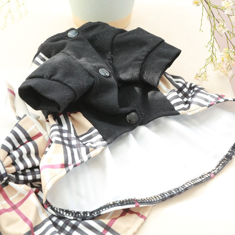 Bowknot kutyapóló csíkos szoknyával Divat alkalmi kisállat nyári tavaszi ruhák kényelmes fekete fehér macska ruha ruházat ruházat