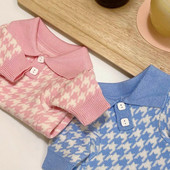 Μπλε μπλουζάκι πόλο για κουτάβι Ρούχα φθινοπώρου και χειμώνα Teddy πλεκτό πουλόβερ Pomeranian ζεστά ρούχα με δύο πόδια Ρούχα λουλουδιών για σκύλους