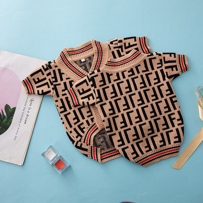 Talvised koerakampsunid Pruunid L Disainriided väikestele koertele Chihuahua Pommeri kutsikate kostüüm Lemmikloomade esemed XS-XXL