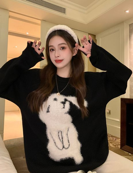 Moteriškas megztinis nėščiosioms su siuvinėjimu