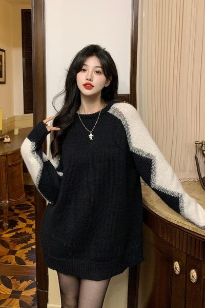 Ovaalse dekoltee ja pikkade varrukatega rasedate talvekampsun