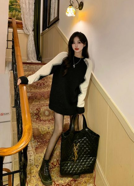 Ovaalse dekoltee ja pikkade varrukatega rasedate talvekampsun