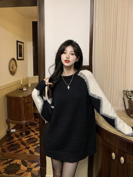 Ovaalse dekoltee ja pikkade varrukatega rasedate talvekampsun