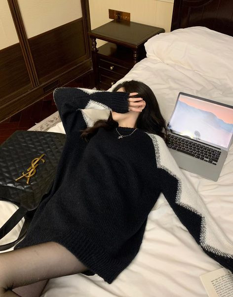 Ovaalse dekoltee ja pikkade varrukatega rasedate talvekampsun