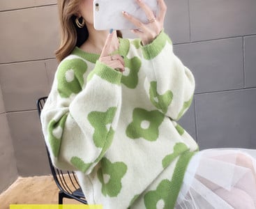 Nový model dámskeho zimného svetra s okrúhlym výstrihom