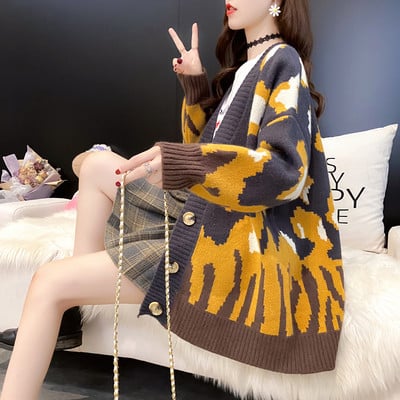 Módny tehotenský kardigan so špicatým výstrihom a zapínaním na gombíky