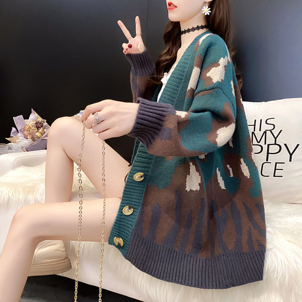 Módny tehotenský kardigan so špicatým výstrihom a zapínaním na gombíky