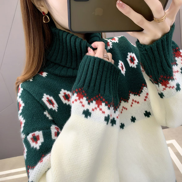 Dámsky zimný sveter pre tehotné ženy s výšivkou